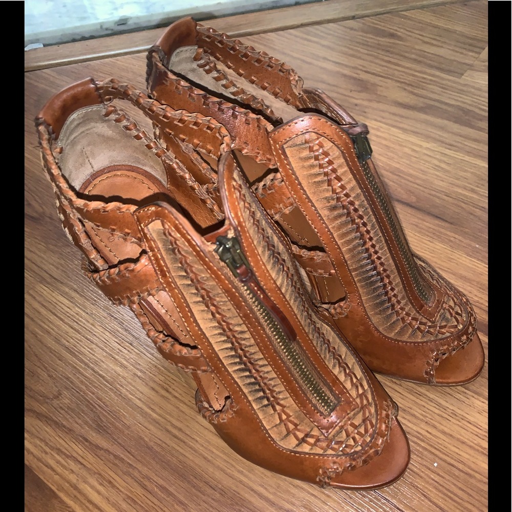 🔥GIVENCHY GLADIATOR PUMPS🔥